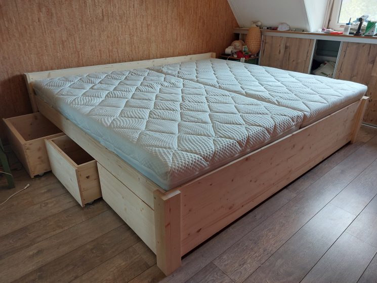Houten Bed / Familiebed - Petra Lounge - Incl. bodem (240cm Breed)