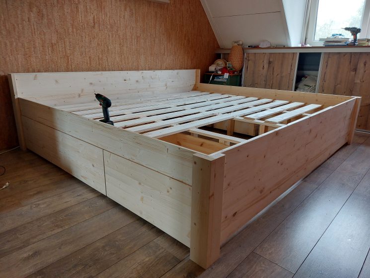 Houten Bed / Familiebed - Petra Lounge - Incl. bodem (240cm Breed)