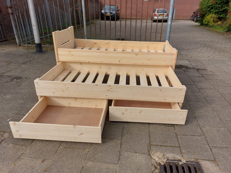 Bed + onderschuifbed + 2 laden + 2 bodems INCLUSIEF montage en levering!