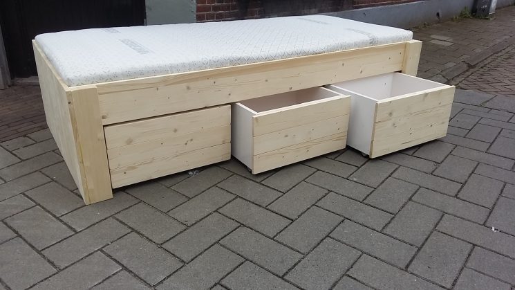 Houten Bed Laag - Petra (Met bodem, matras, levering én montage)