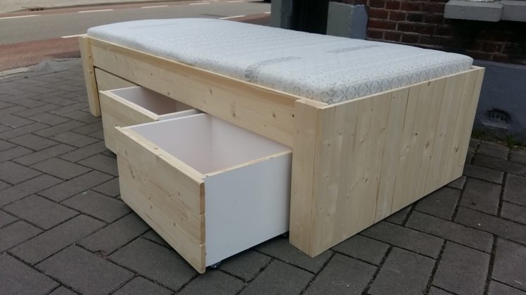 Houten Bed Laag - Petra (Met bodem, matras, levering én montage)