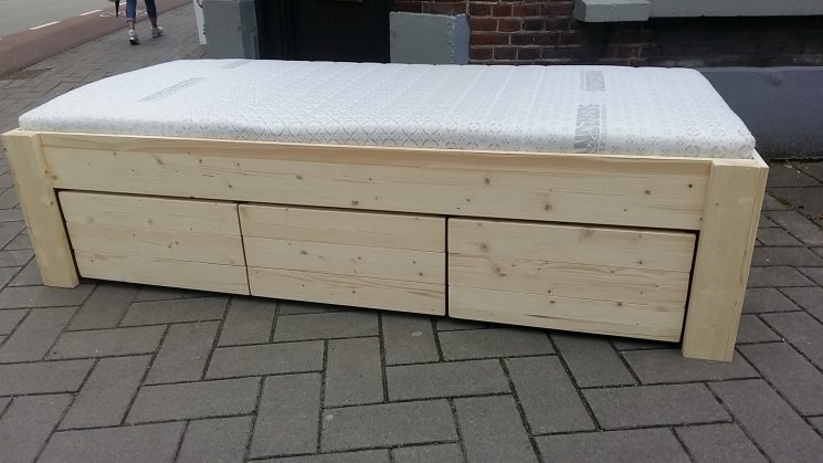 Houten Bed Laag - Petra (Met bodem, matras, levering én montage)