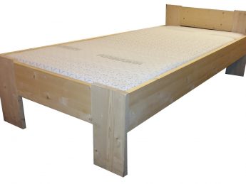 Houten Bed - Stephanie A+C